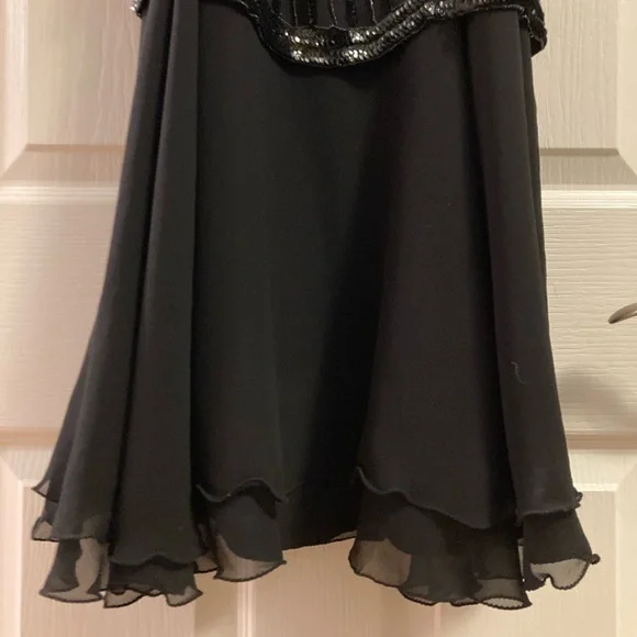 Gorgeous Vintage Beaded Dress. 100% Silk. Sequins and beads. Size Small. - Picture 6 of 9